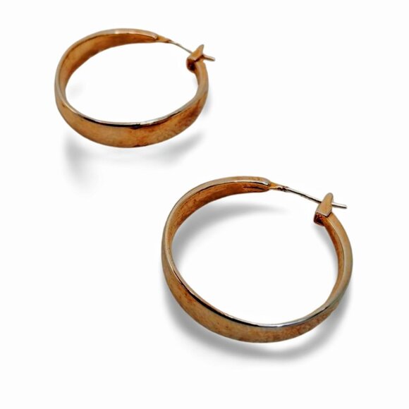 Everyday Understated Glow Vintage .5 x 2.5 cm  Gold Tone Hoop Leverback Earring - Picture 4 of 5